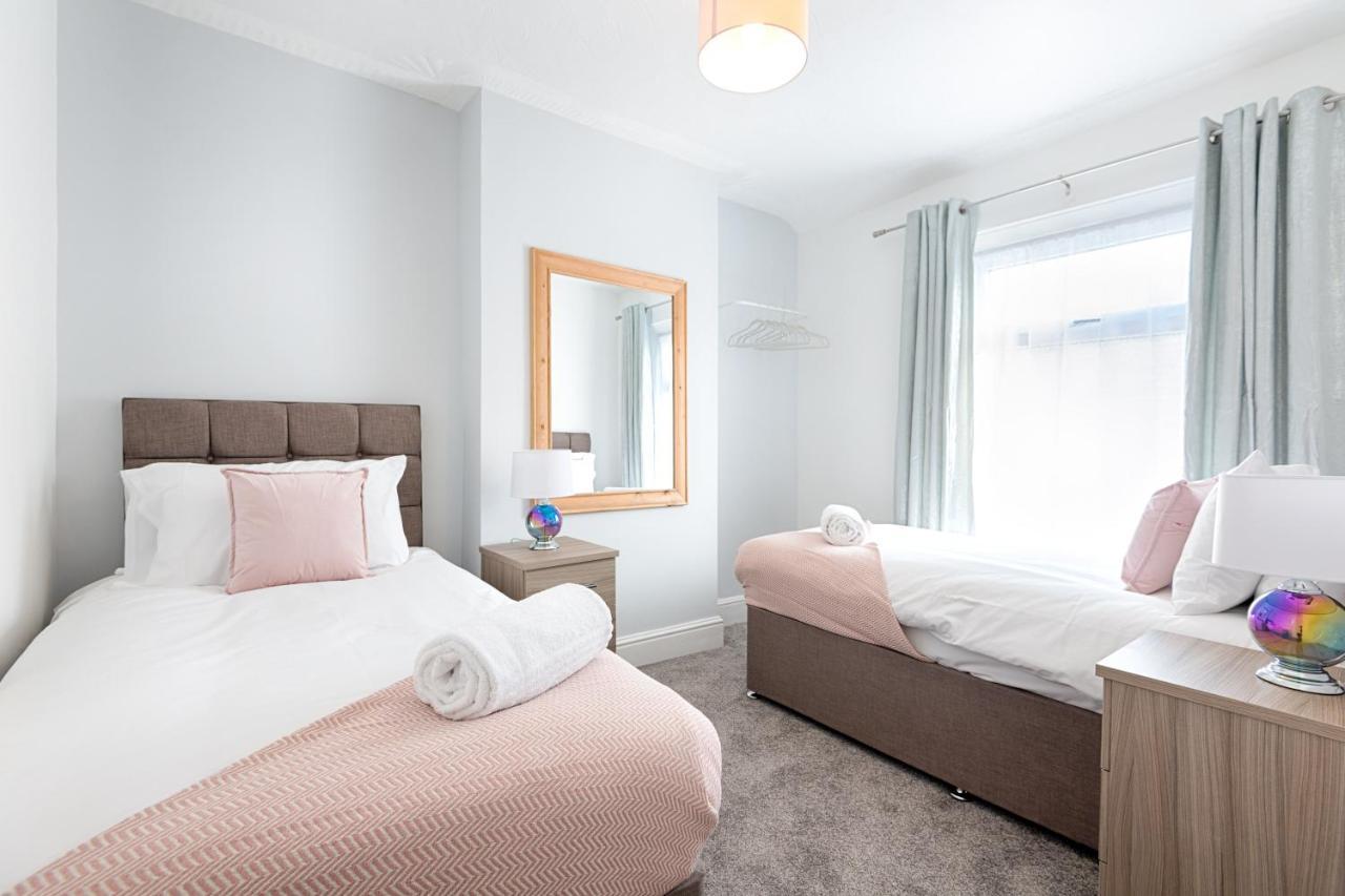 City Centre, Parking, Smart Tv'S In All Rooms Суонзи Екстериор снимка